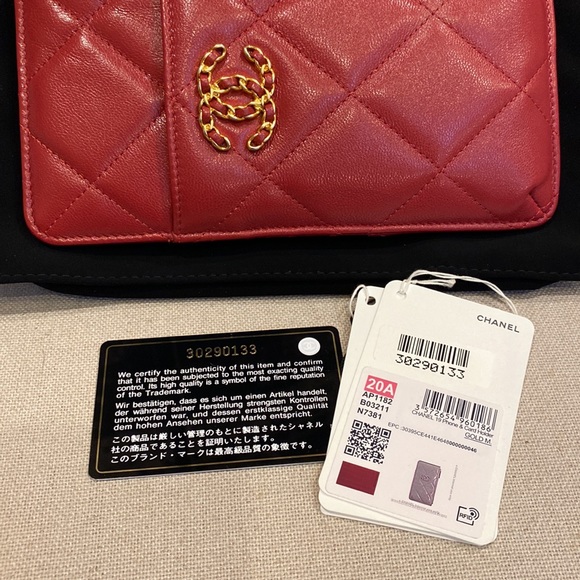 CHANEL phone and card holder - Picture 6 of 12